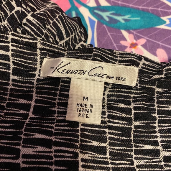 💕3 for $20💕 Asymmetrical blouse with ruffles - Picture 5 of 7